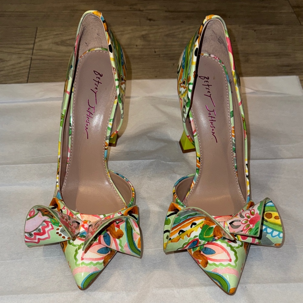 Betsey Johnson Multicolor Floral Bow Pointed-Toe Pumps